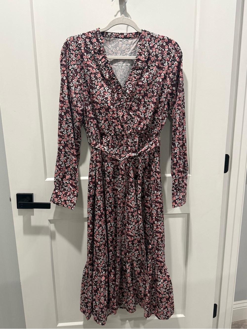 Floral Midi Dress With Purple Pink and White Flowers 
Size XL
Polyester